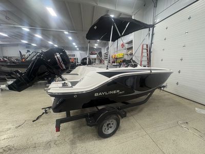 2025 Bayliner M15 - Photo 5
