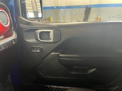 2018 Jeep Wrangler Unlimited — photo 13 view