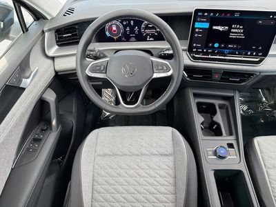 2026 Volkswagen Tiguan — photo 15 view