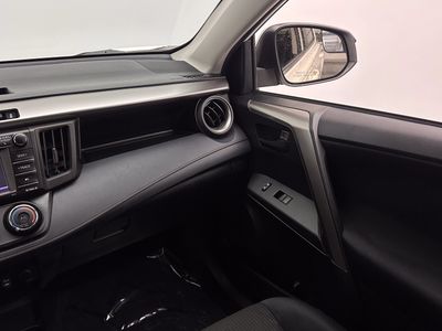 2018 Toyota RAV4 - Photo 23