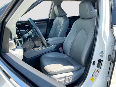 2023 Toyota Highlander — photo 20 view