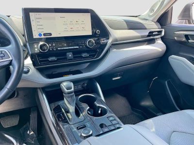 2023 Toyota Highlander — photo 23 view