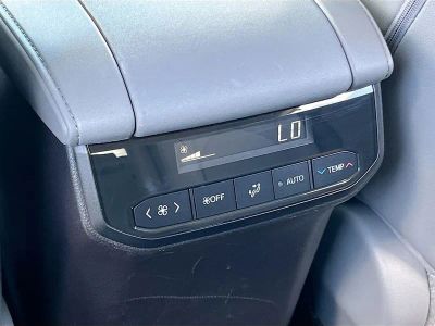 2023 Toyota Highlander — photo 25 view