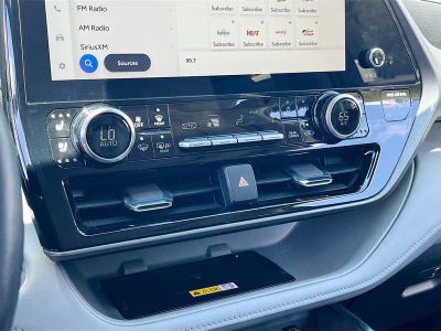 2023 Toyota Highlander — photo 15 view