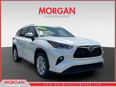 2023 Toyota Highlander Limited in Beige — front three-quarter view