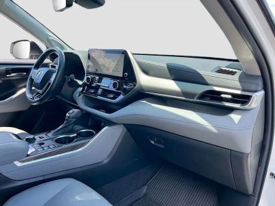 2023 Toyota Highlander — photo 30 view