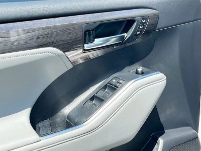 2023 Toyota Highlander — photo 17 view