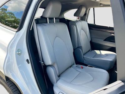 2023 Toyota Highlander — photo 28 view