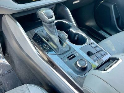 2023 Toyota Highlander — photo 16 view