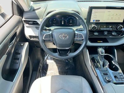 2023 Toyota Highlander — photo 22 view