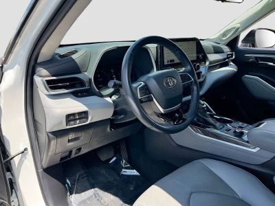2023 Toyota Highlander — photo 9 view