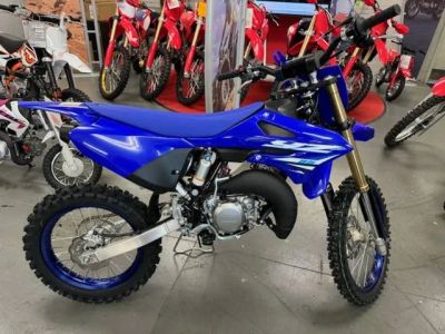 2026 Yamaha YZ85LW — front three-quarter view