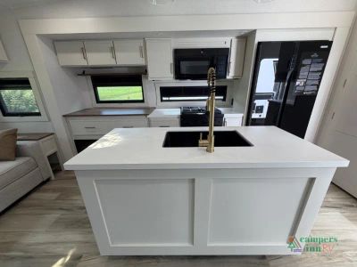 2027 Brinkley Model Z — photo 15 view