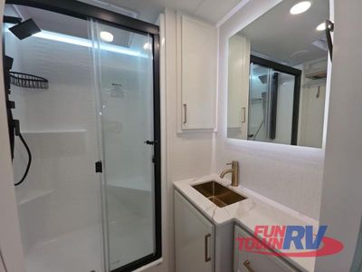 2026 Brinkley Model I - Photo 33