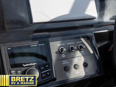 2025 Bayliner V - Photo 13