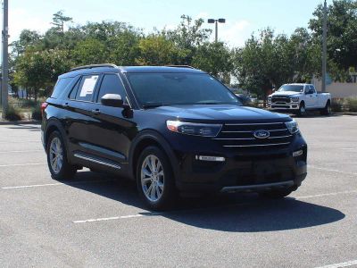 2020 Ford Explorer XLT in Agate Black — front three-quarter view