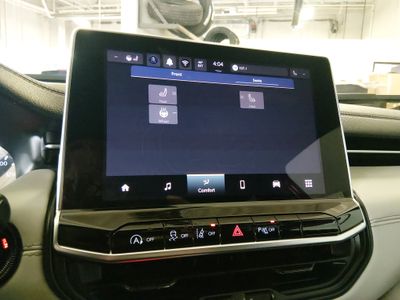 2025 Jeep Compass - Photo 18