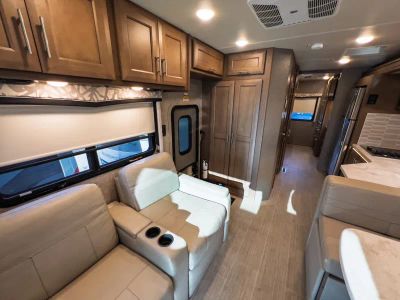2022 Thor Motor Coach MAGNITUDE — photo 9 view