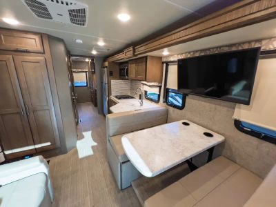 2022 Thor Motor Coach MAGNITUDE — photo 7 view