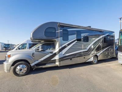 2022 Thor Motor Coach MAGNITUDE — photo 25 view