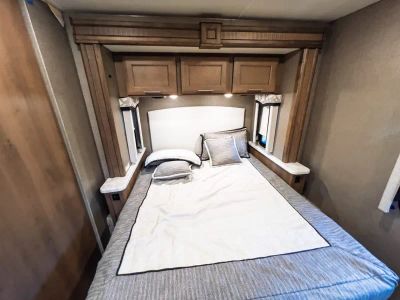 2022 Thor Motor Coach MAGNITUDE — photo 17 view