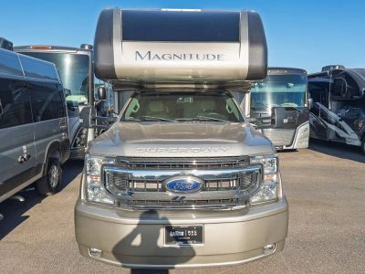 2022 Thor Motor Coach MAGNITUDE — photo 31 view