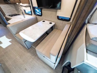 2022 Thor Motor Coach MAGNITUDE — photo 8 view