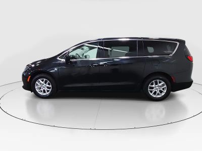 2023 Chrysler Voyager - Photo 4
