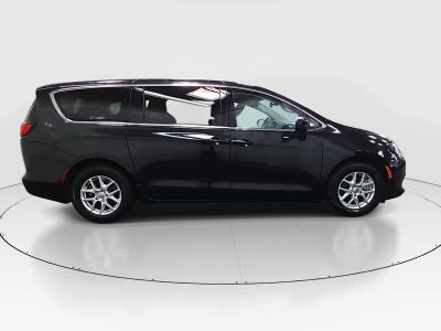 2023 Chrysler Voyager - Photo 8