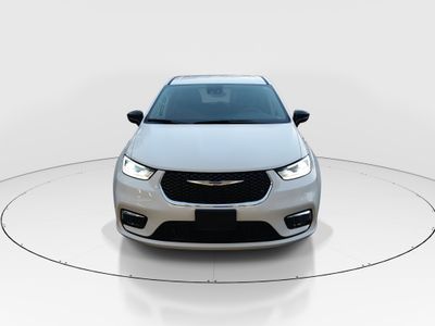 2024 Chrysler Pacifica — side profile view