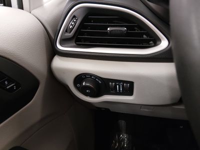 2024 Chrysler Pacifica — photo 13 view