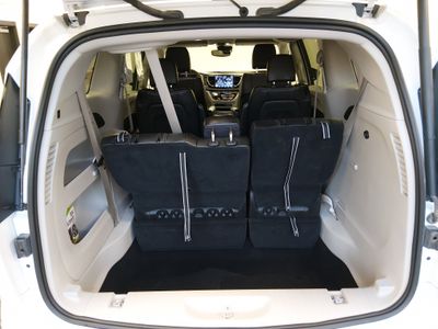2024 Chrysler Pacifica — photo 11 view