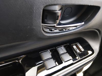 2018 Toyota Prius c - Photo 17