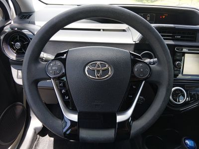 2018 Toyota Prius c - Photo 12