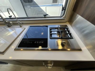 2022 Winnebago NAVION — photo 8 view