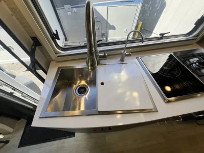 2022 Winnebago NAVION — photo 7 view