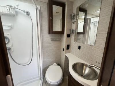 2022 Winnebago NAVION — photo 16 view