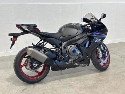 2026 Suzuki GSX-R600 — photo 10 view