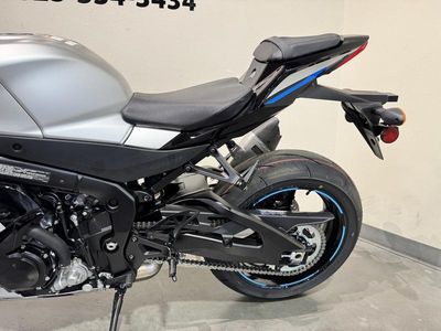 2025 Suzuki GSX-R1000 - Photo 13