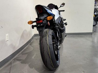 2025 Suzuki GSX-R1000 - Photo 7