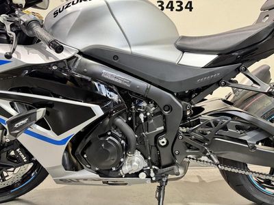 2025 Suzuki GSX-R1000 - Photo 12