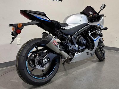 2025 Suzuki GSX-R1000 - Photo 6