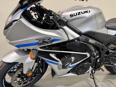 2025 Suzuki GSX-R1000 - Photo 11