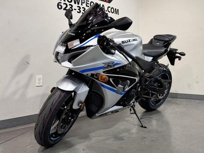2025 Suzuki GSX-R1000 - Photo 3