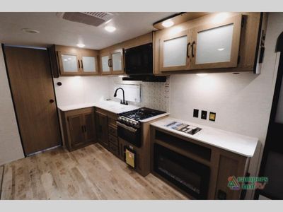 2025 Gulf Stream RV Friendship - Photo 17