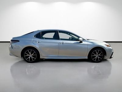 2023 Toyota Camry - Photo 2