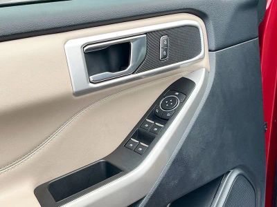 2022 Ford Explorer — photo 17 view