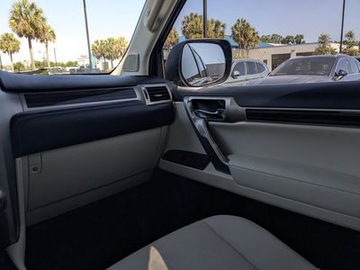 2020 Lexus GX - Photo 17