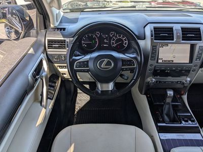 2020 Lexus GX - Photo 16
