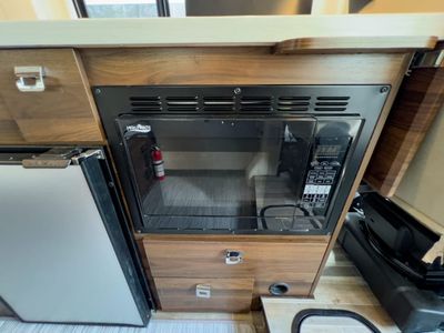 2022 Winnebago TRAVATO - Photo 11
